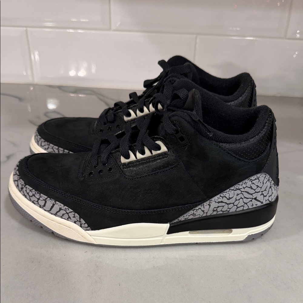 Jordan Retro 3 - off noir (Women's size 9.5/Men's size 8)
